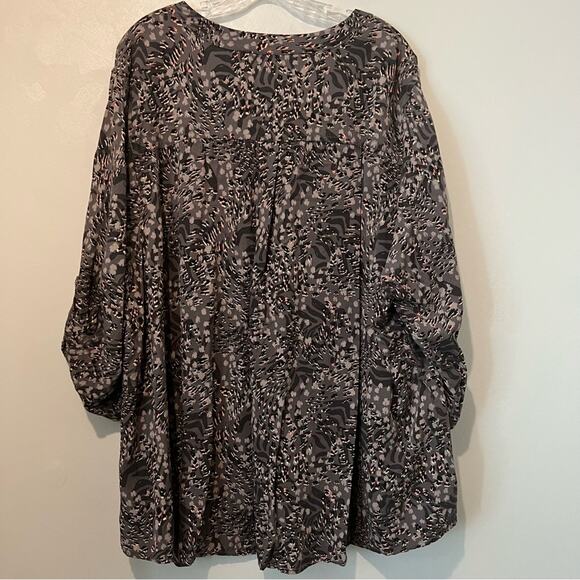 Torrid Animal Print V-neck Blouse | Women’s Size 5/28 - Picture 2 of 8